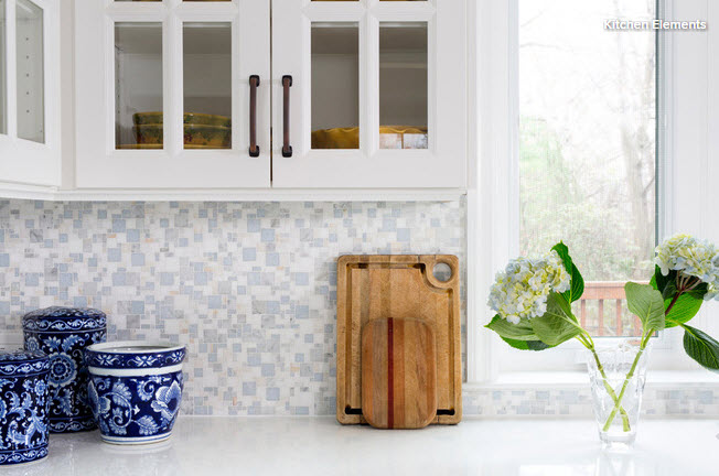 Matte mosaic tiles backsplash with polished quartz counter